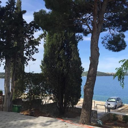 Cozy Place On The Beach Apartment Trogir Ngoại thất bức ảnh