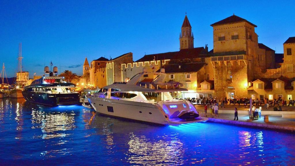 Cozy Place On The Beach Apartment Trogir Ngoại thất bức ảnh