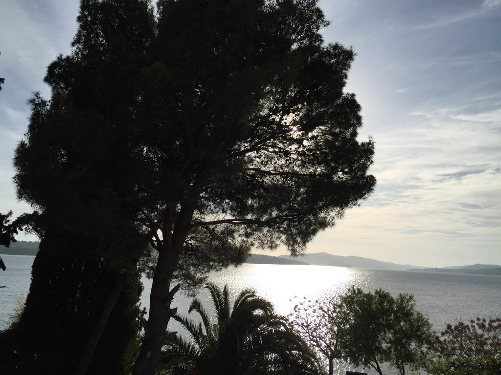 Cozy Place On The Beach Apartment Trogir Ngoại thất bức ảnh