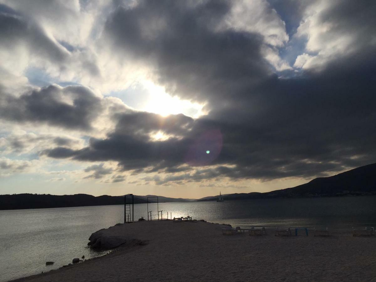 Cozy Place On The Beach Apartment Trogir Ngoại thất bức ảnh