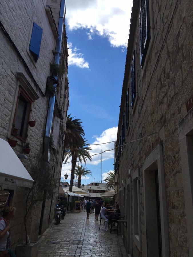 Cozy Place On The Beach Apartment Trogir Ngoại thất bức ảnh